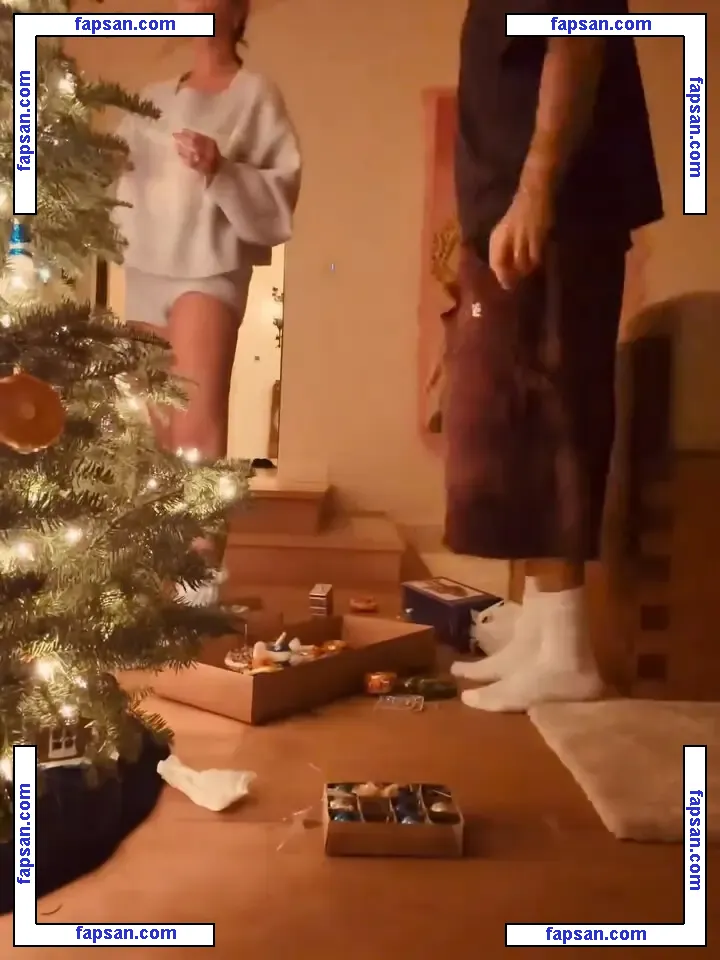 Selena Gomez nude photo #0343 from OnlyFans