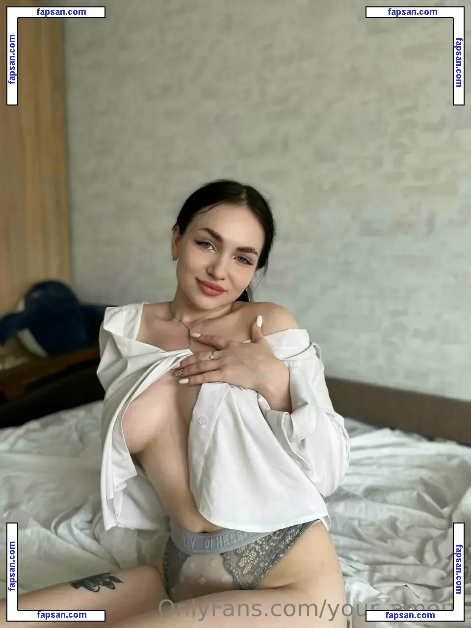 selena_mills nude photo #0014 from OnlyFans