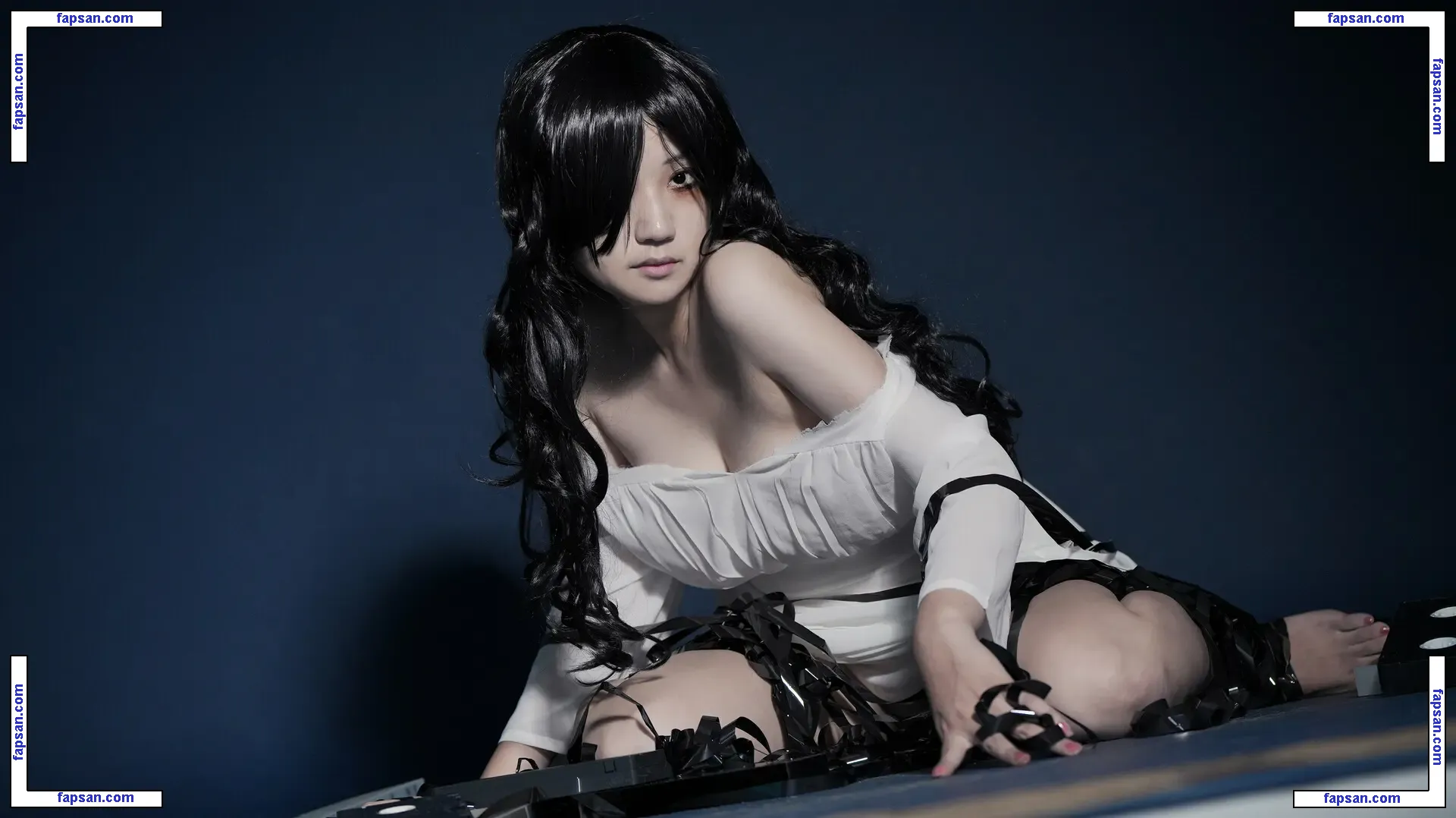 senyeyezi голая фото #0011 с Онлифанс