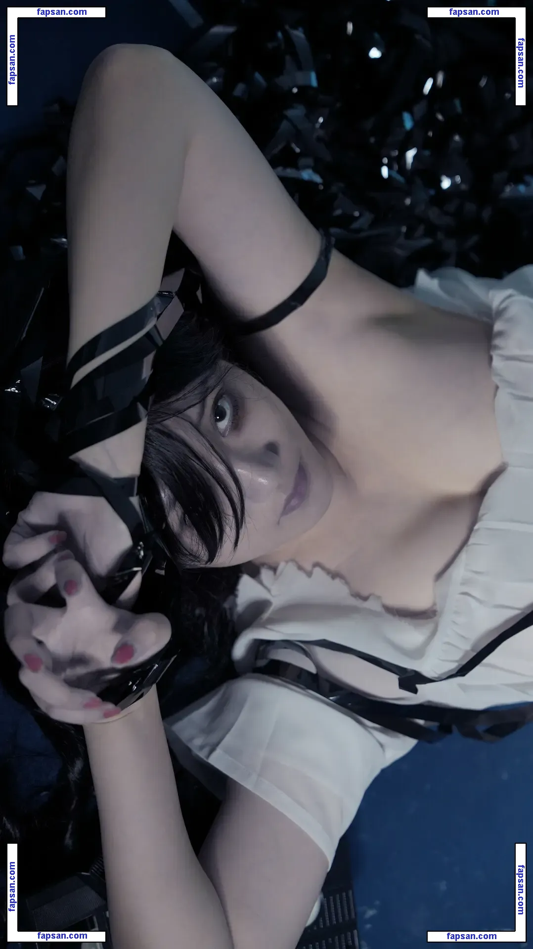 senyeyezi голая фото #0015 с Онлифанс