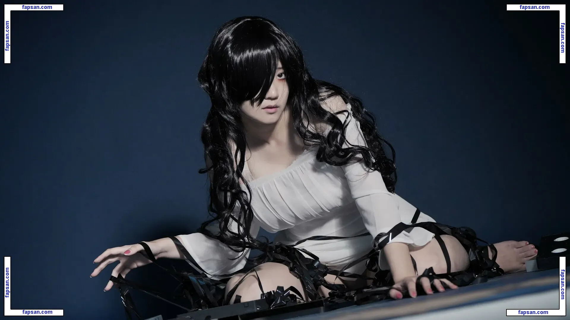 senyeyezi голая фото #0020 с Онлифанс