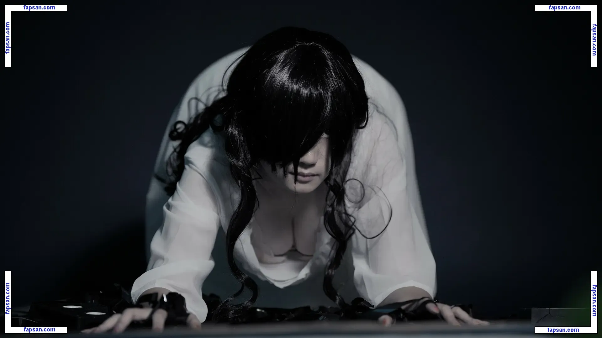 senyeyezi голая фото #0026 с Онлифанс