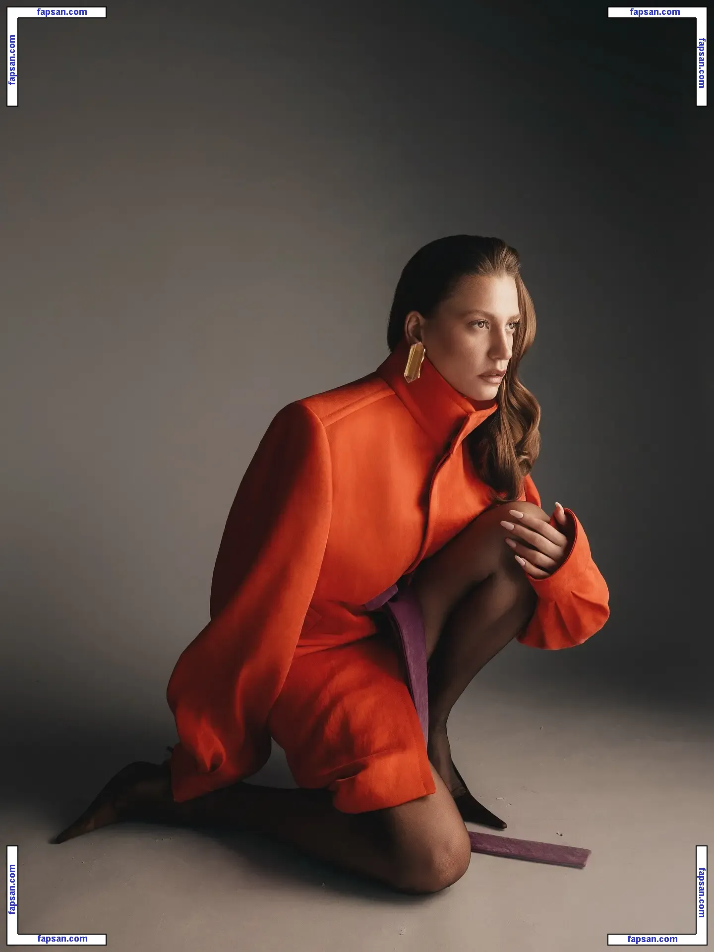 Serenay Sarıkaya голая фото #0002 с Онлифанс