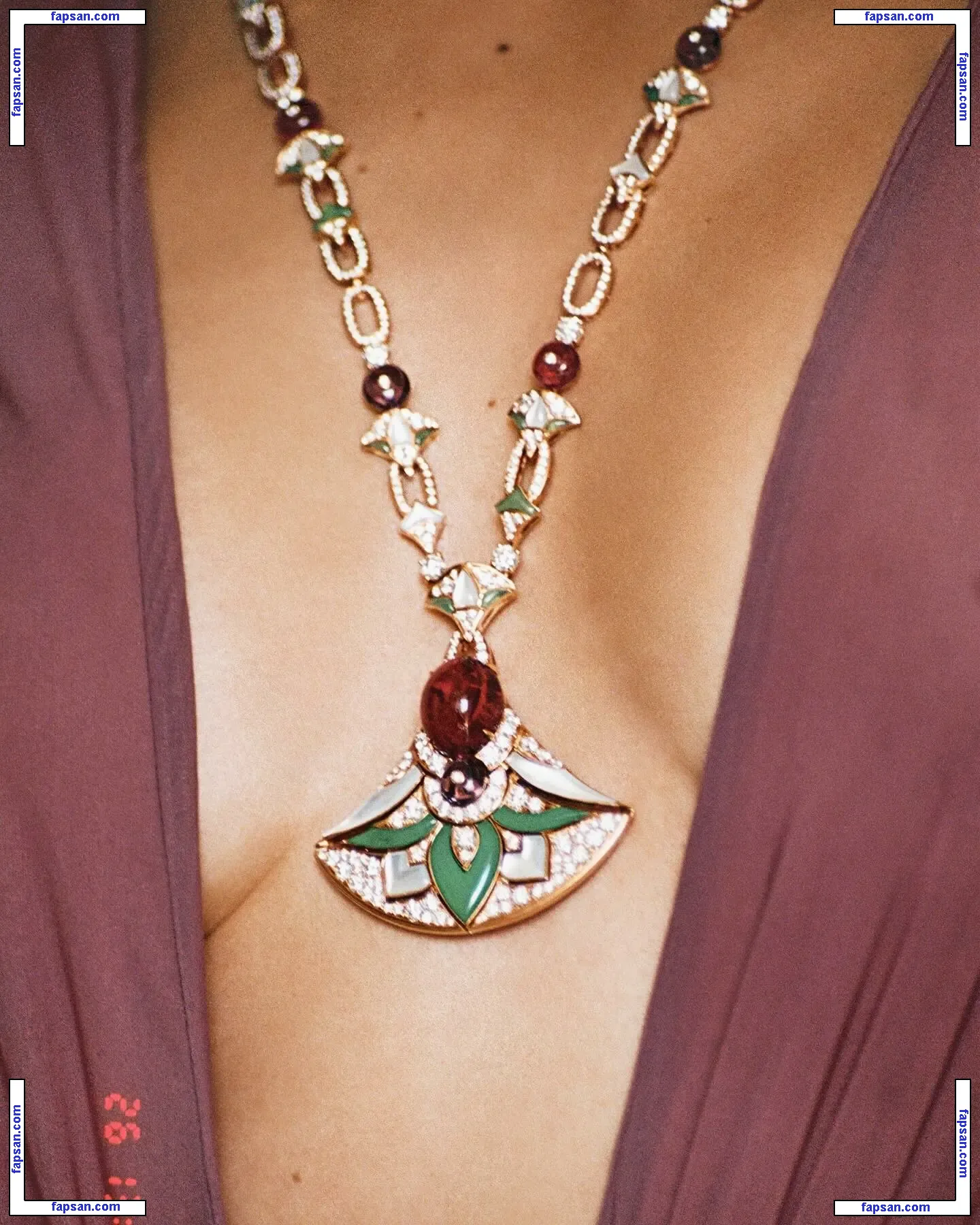 Serenay Sarıkaya nude photo #0010 from OnlyFans