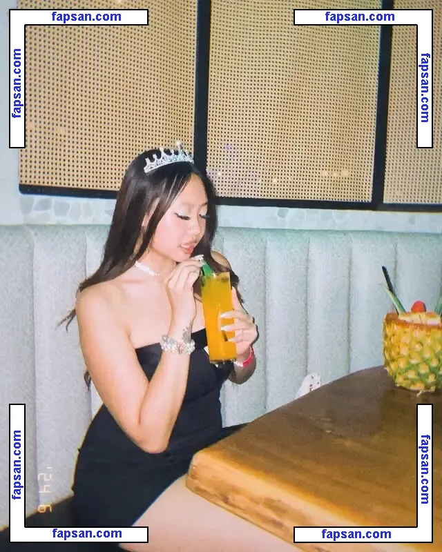 Serina Xiong голая фото #0001 с Онлифанс