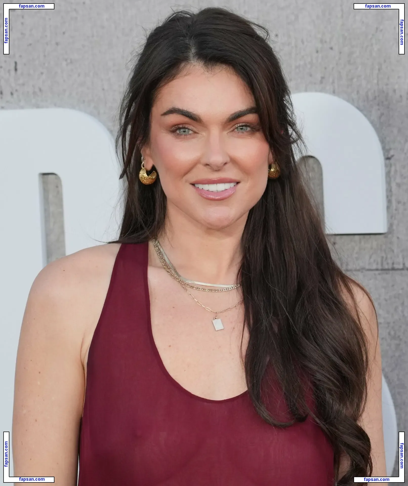 Serinda Swan nude photo #0570 from OnlyFans