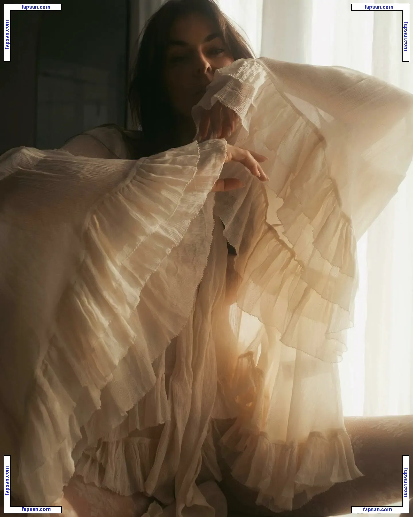 Serinda Swan nude photo #0575 from OnlyFans