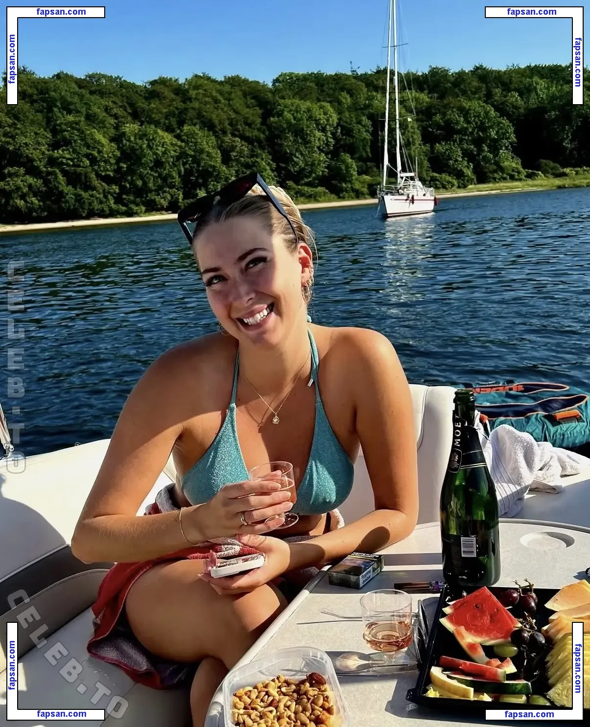 serineandersen nude photo #0013 from OnlyFans