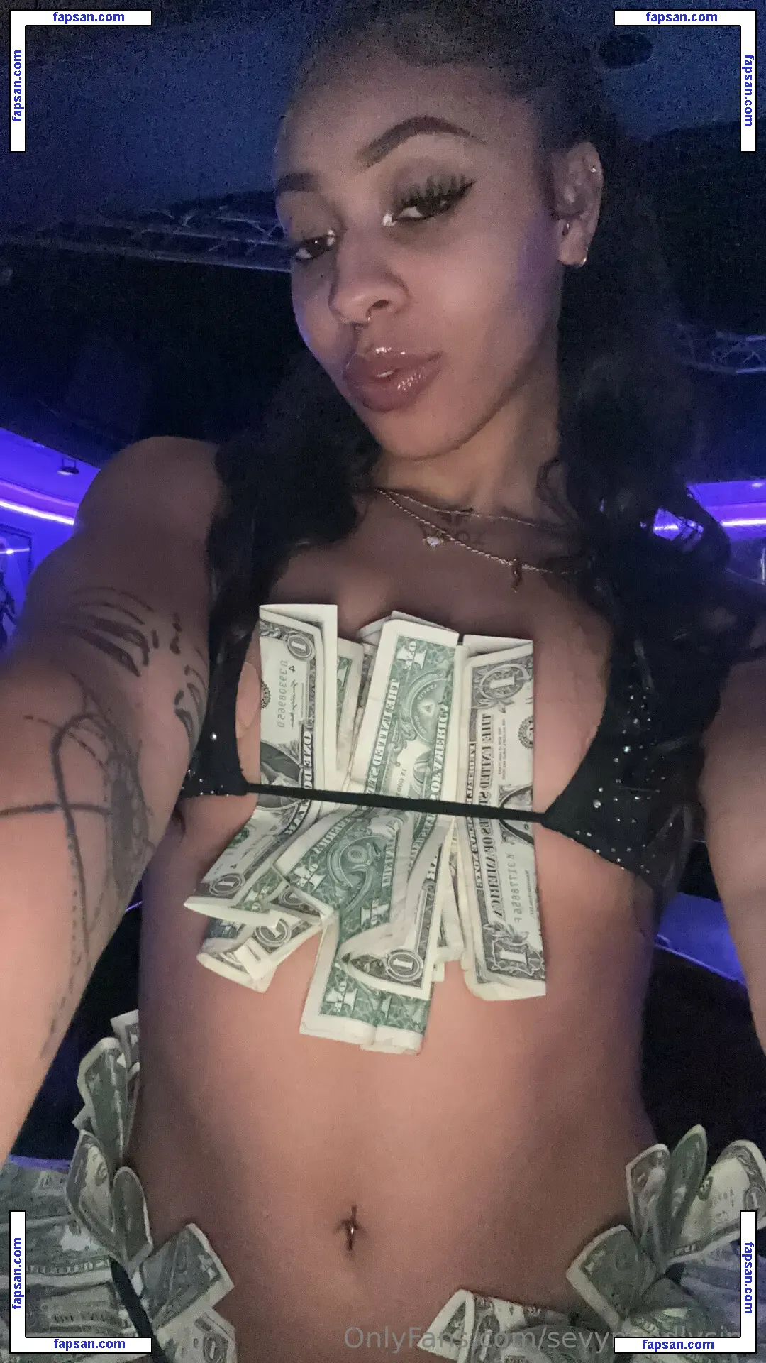 sevyngodlysins nude photo #0001 from OnlyFans