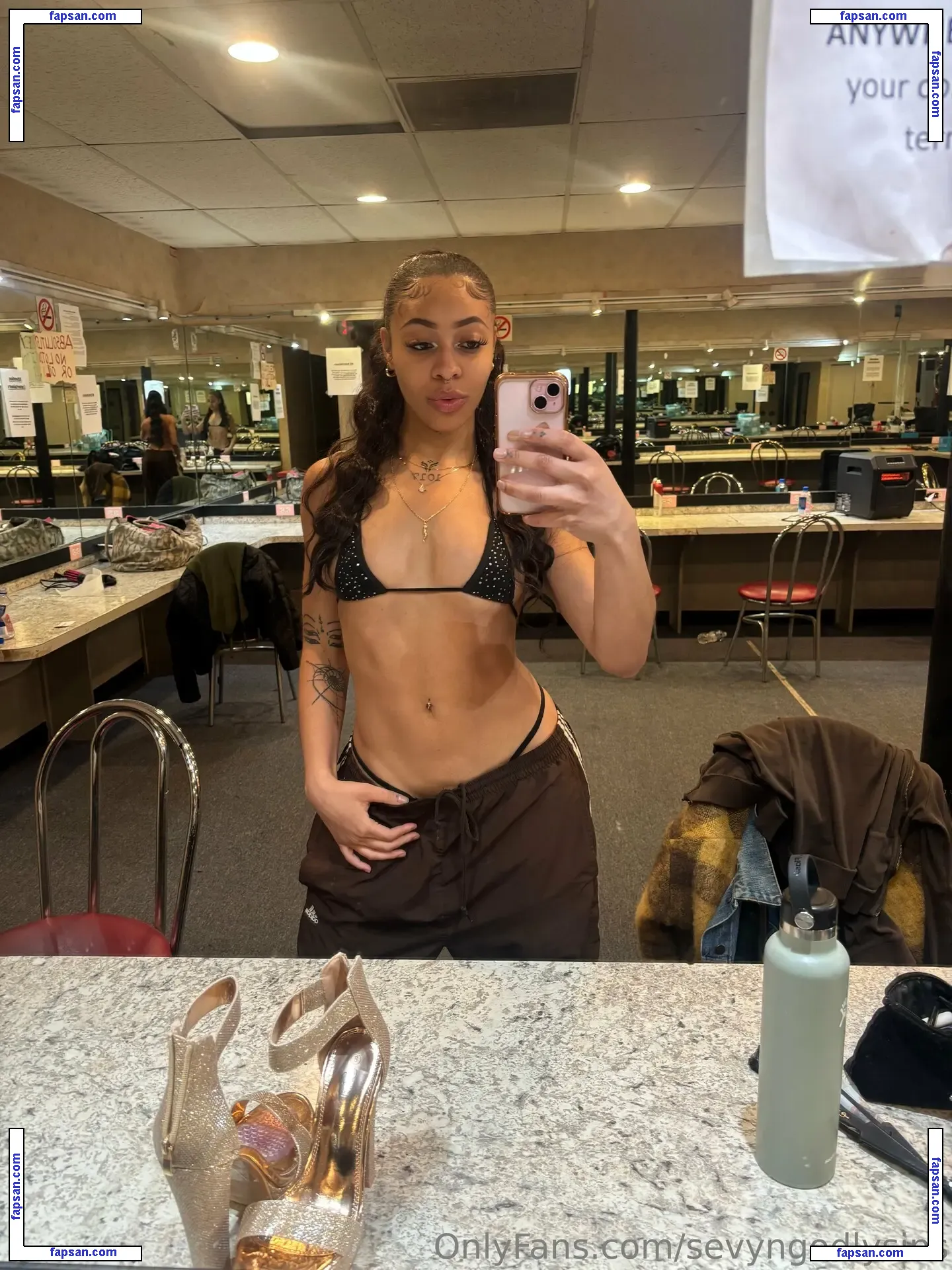 sevyngodlysins nude photo #0004 from OnlyFans
