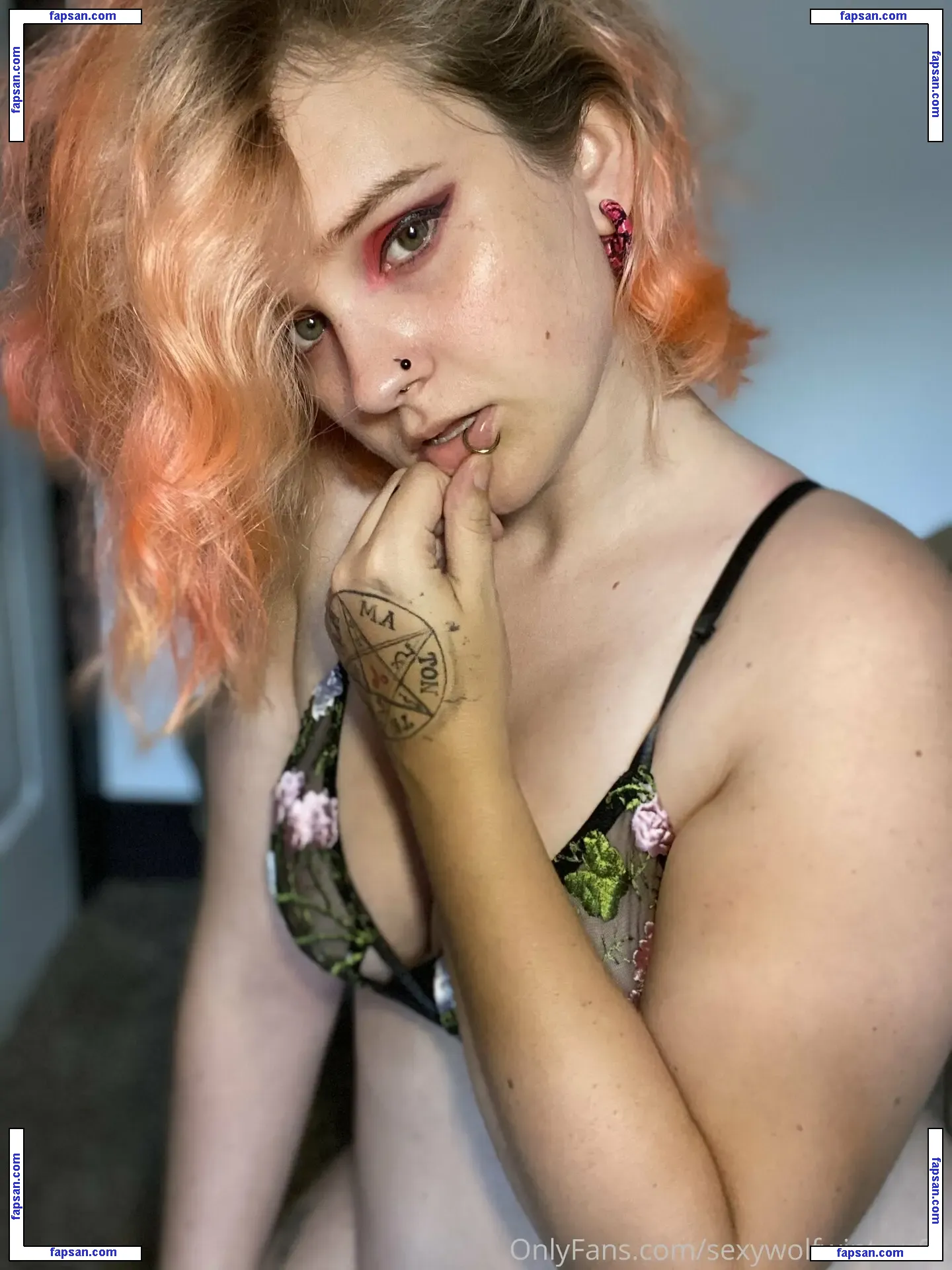 sexywolfwinters01 nude photo #0002 from OnlyFans