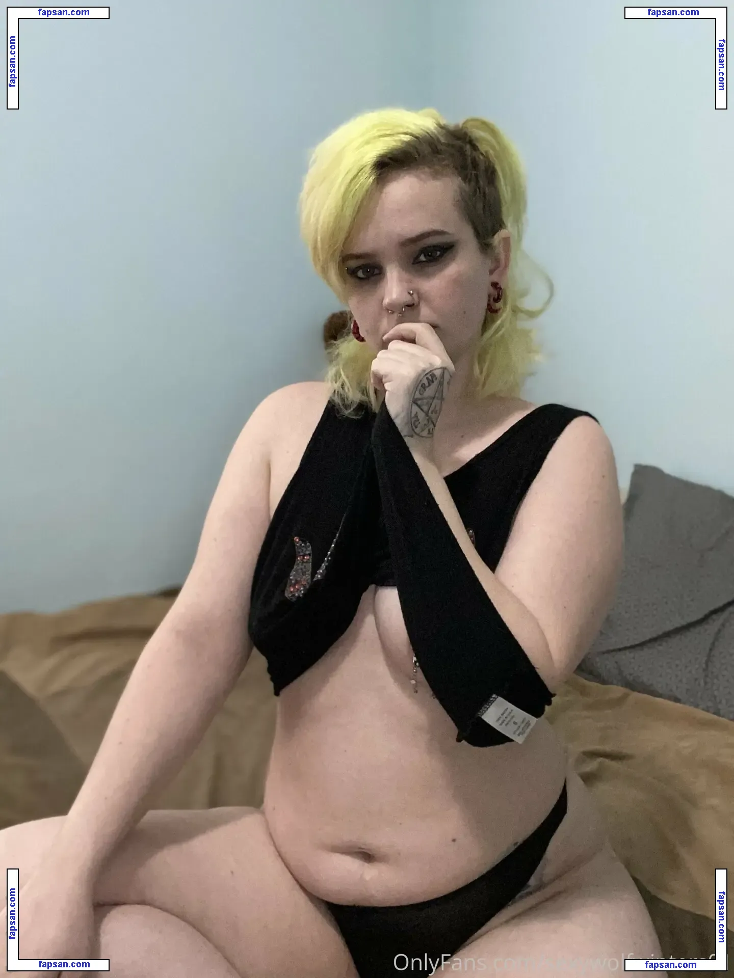 sexywolfwinters01 nude photo #0006 from OnlyFans