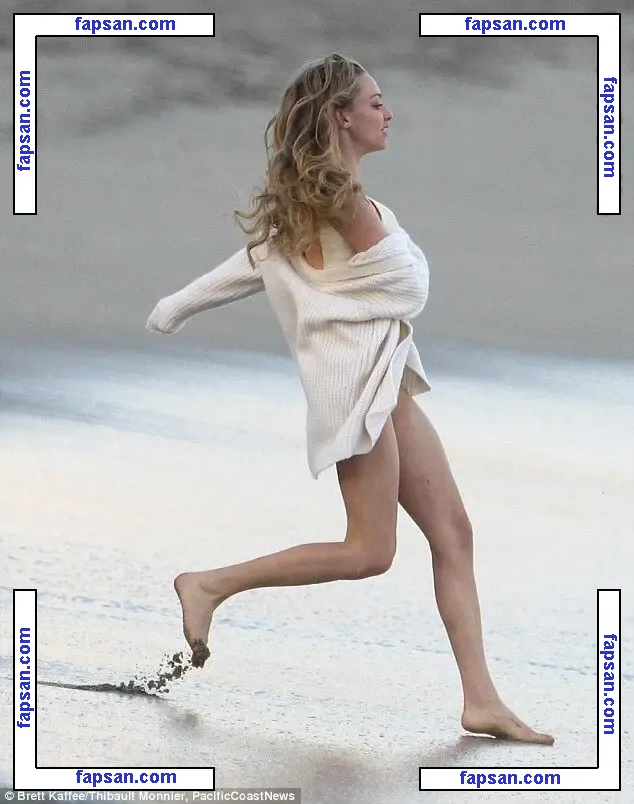 Seyfried голая фото #0012 с Онлифанс