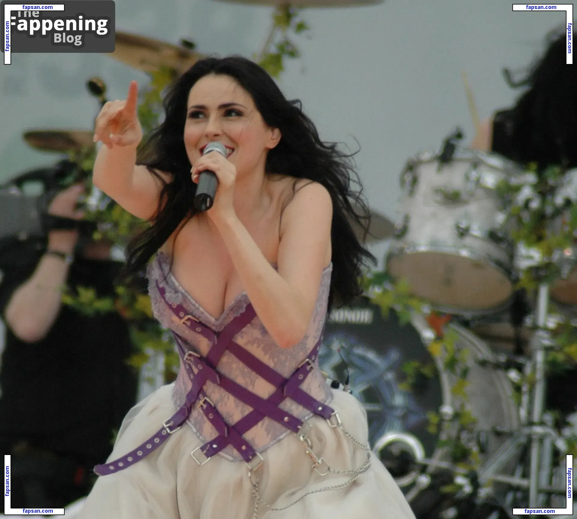 Sharon Den Adel nude photo #0005 from OnlyFans