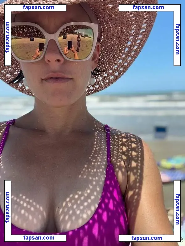 Shaved Mouse nude photo #0014 from OnlyFans