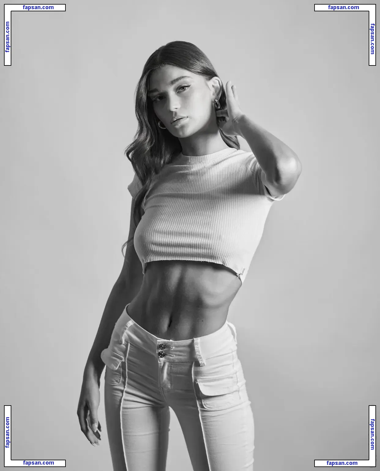 Shira Adar nude photo #0009 from OnlyFans