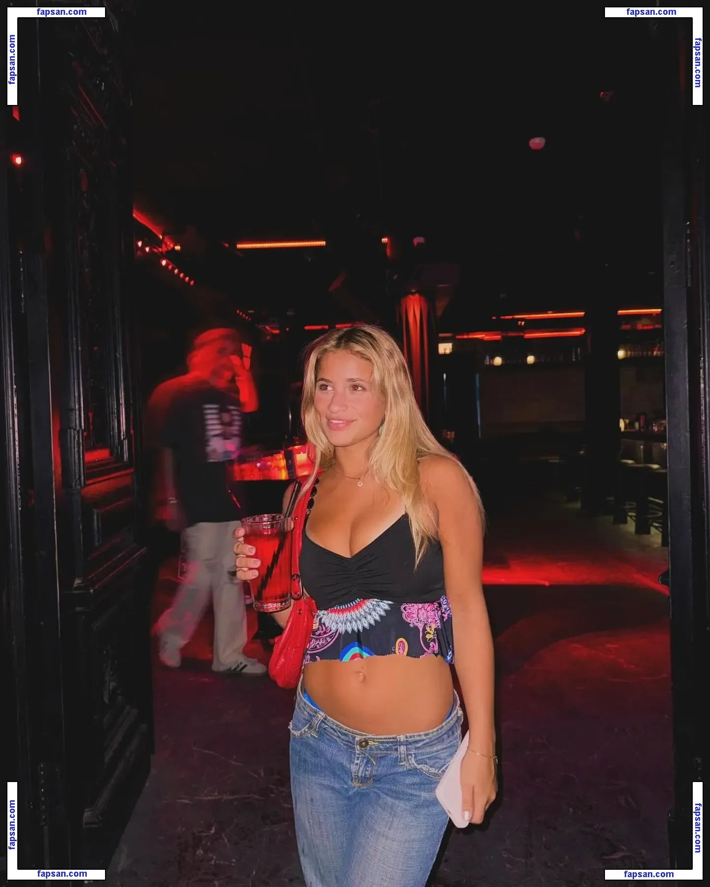 Shira Braun голая фото #0033 с Онлифанс