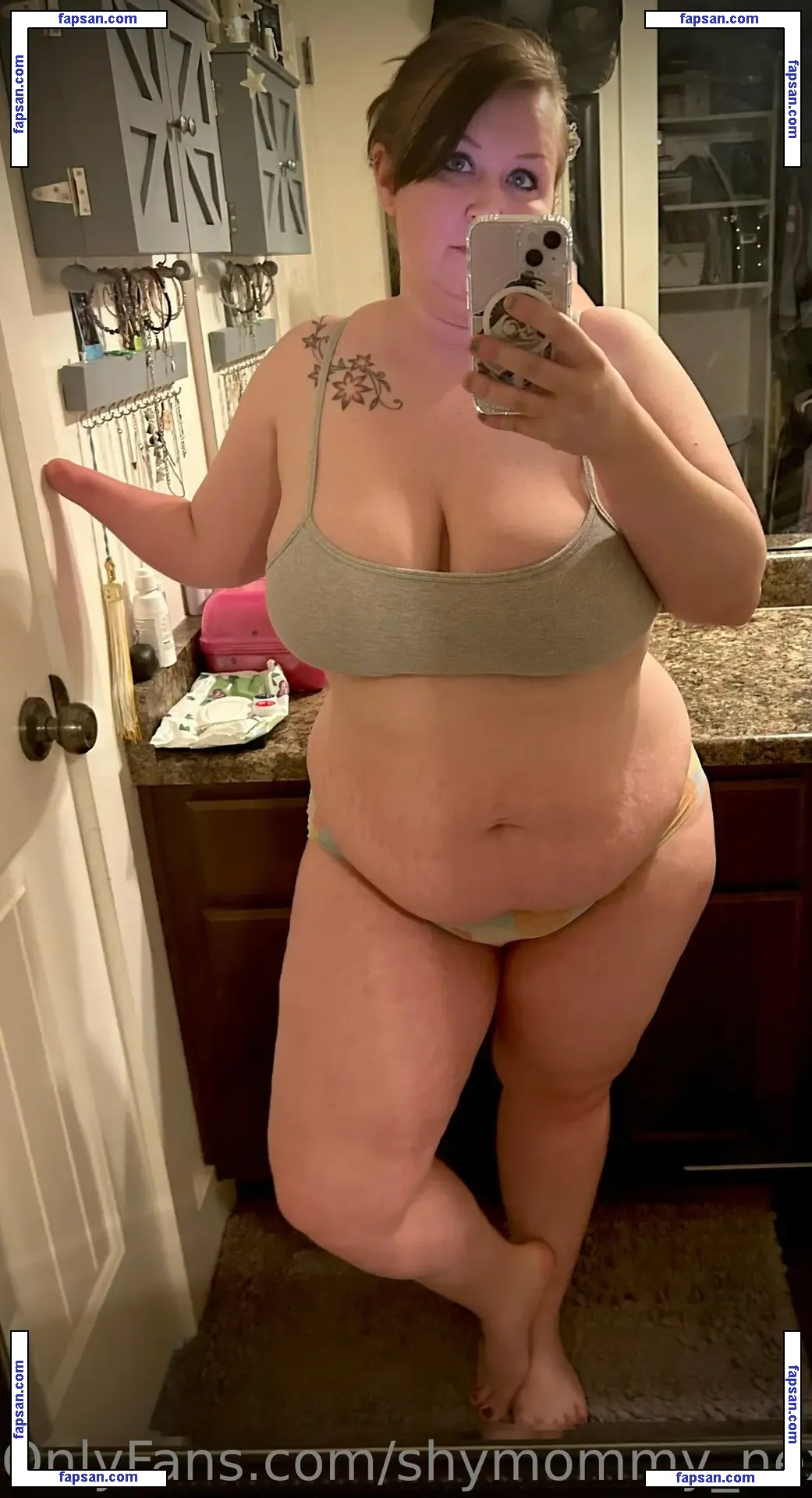 shymommy_nextdoor nude photo #0004 from OnlyFans