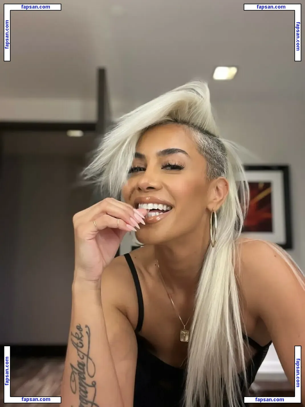 Sibley Scoles nude photo #0061 from OnlyFans