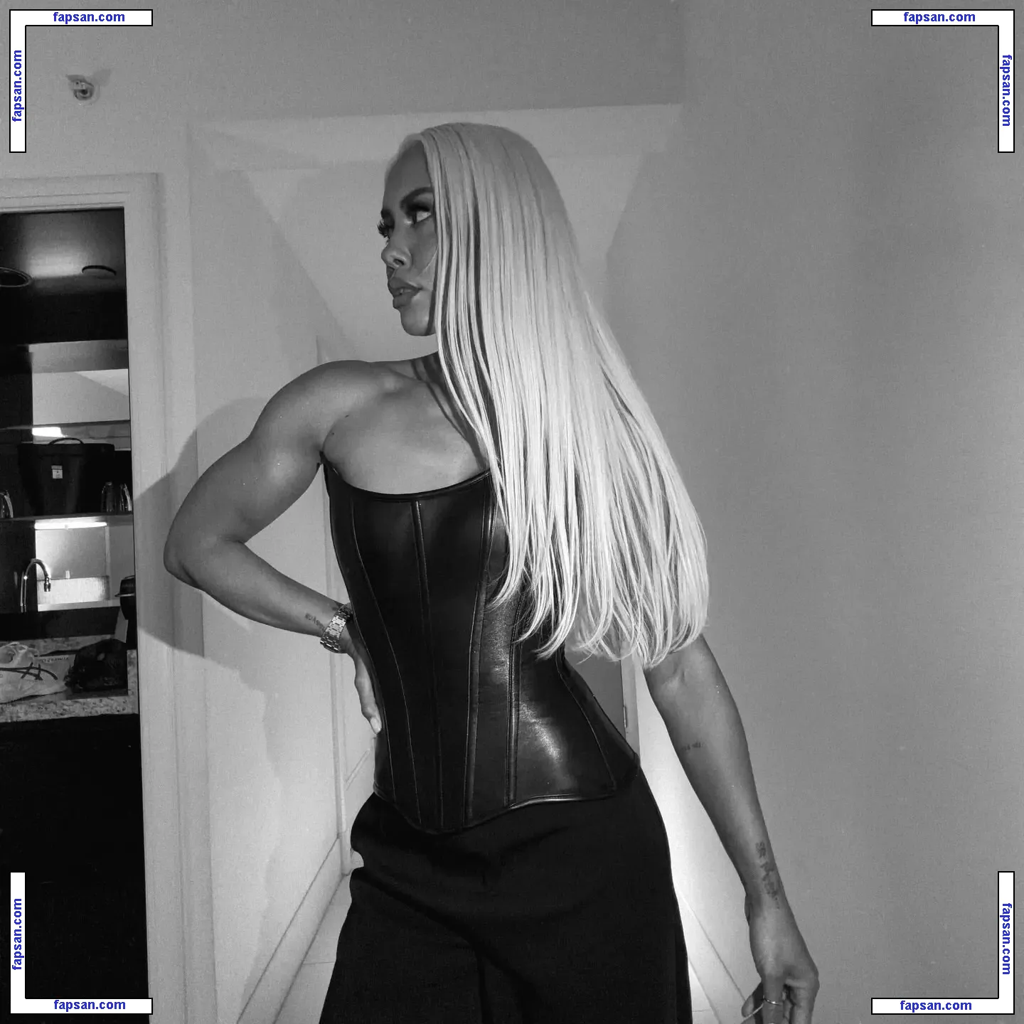 Sibley Scoles голая фото #0072 с Онлифанс