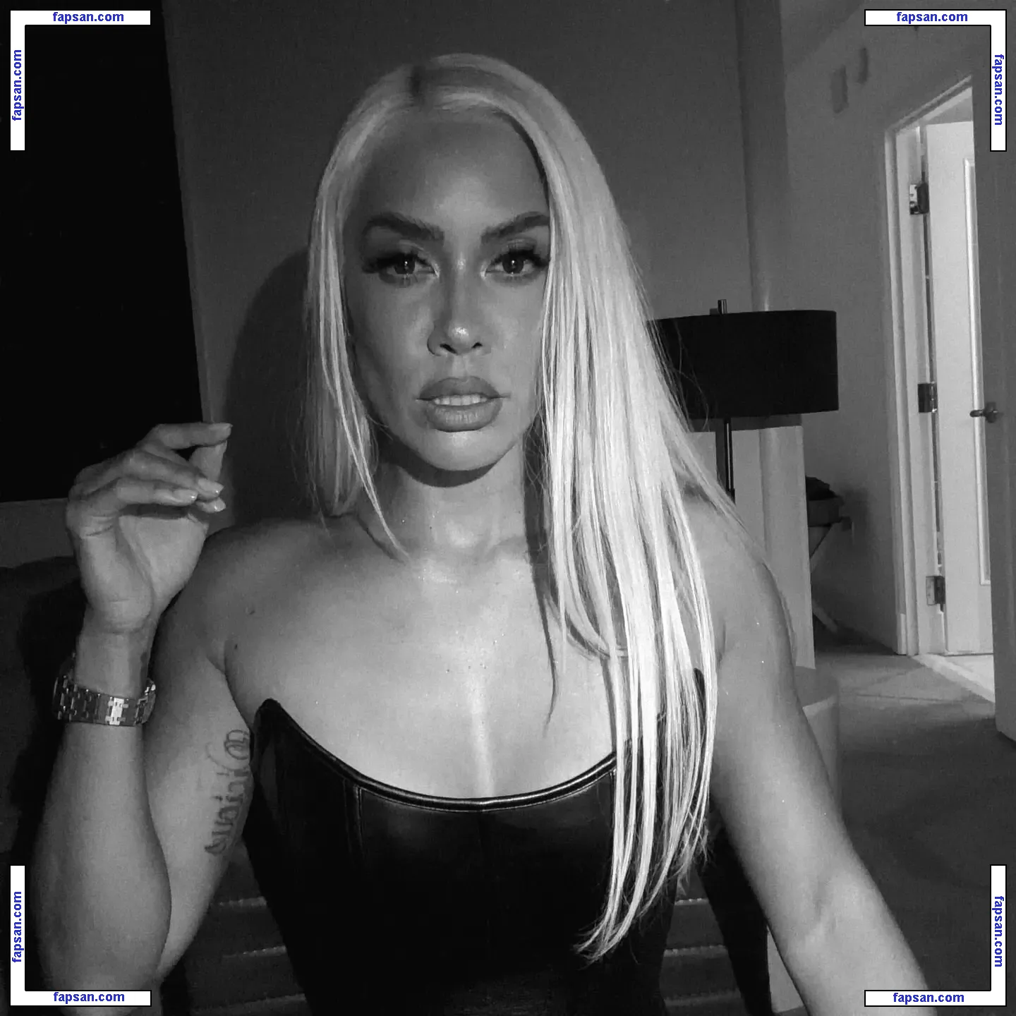 Sibley Scoles голая фото #0074 с Онлифанс