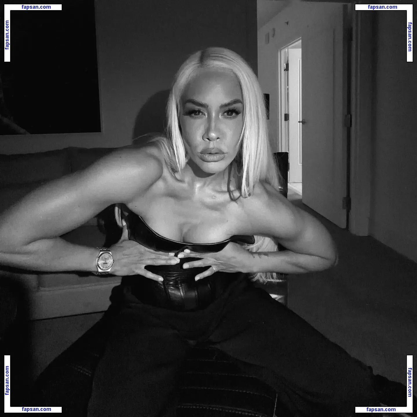 Sibley Scoles голая фото #0079 с Онлифанс