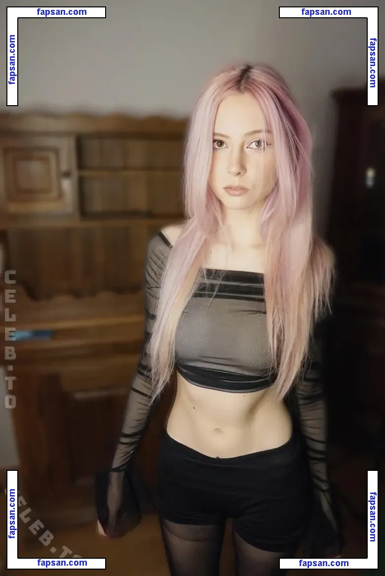 sickEmoAngel голая фото #0110 с Онлифанс