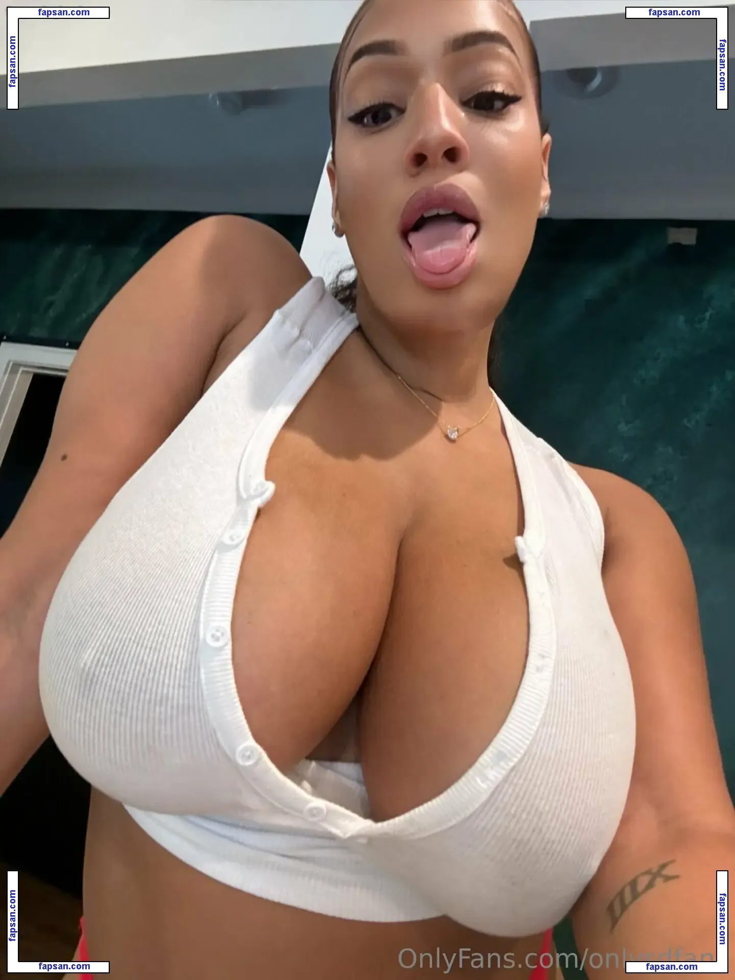 Sidney Dean nude photo #0021 from OnlyFans
