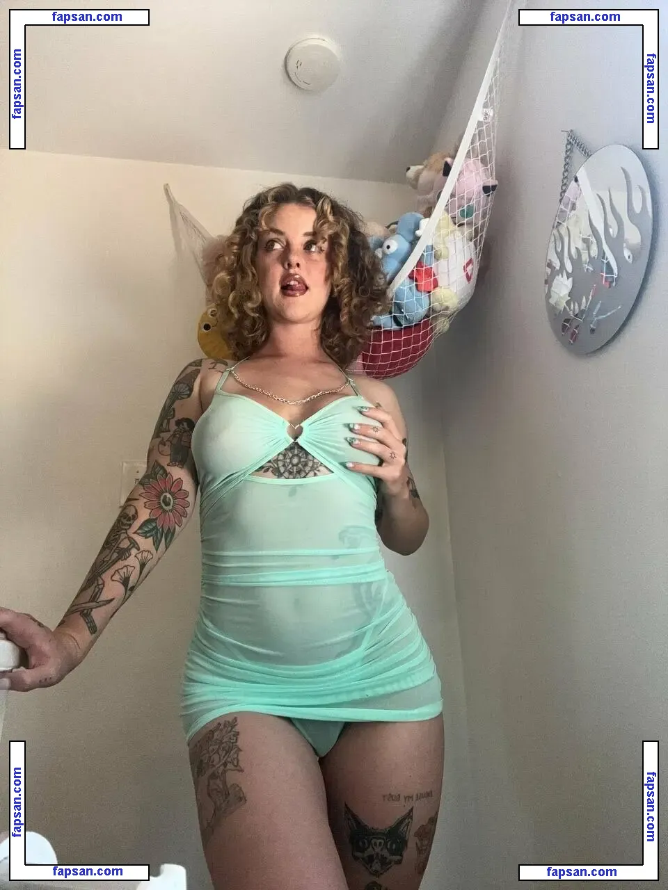 sidneysummers nude photo #0244 from OnlyFans
