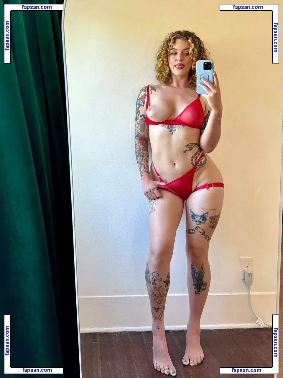 sidneysummers nude photo #0245 from OnlyFans