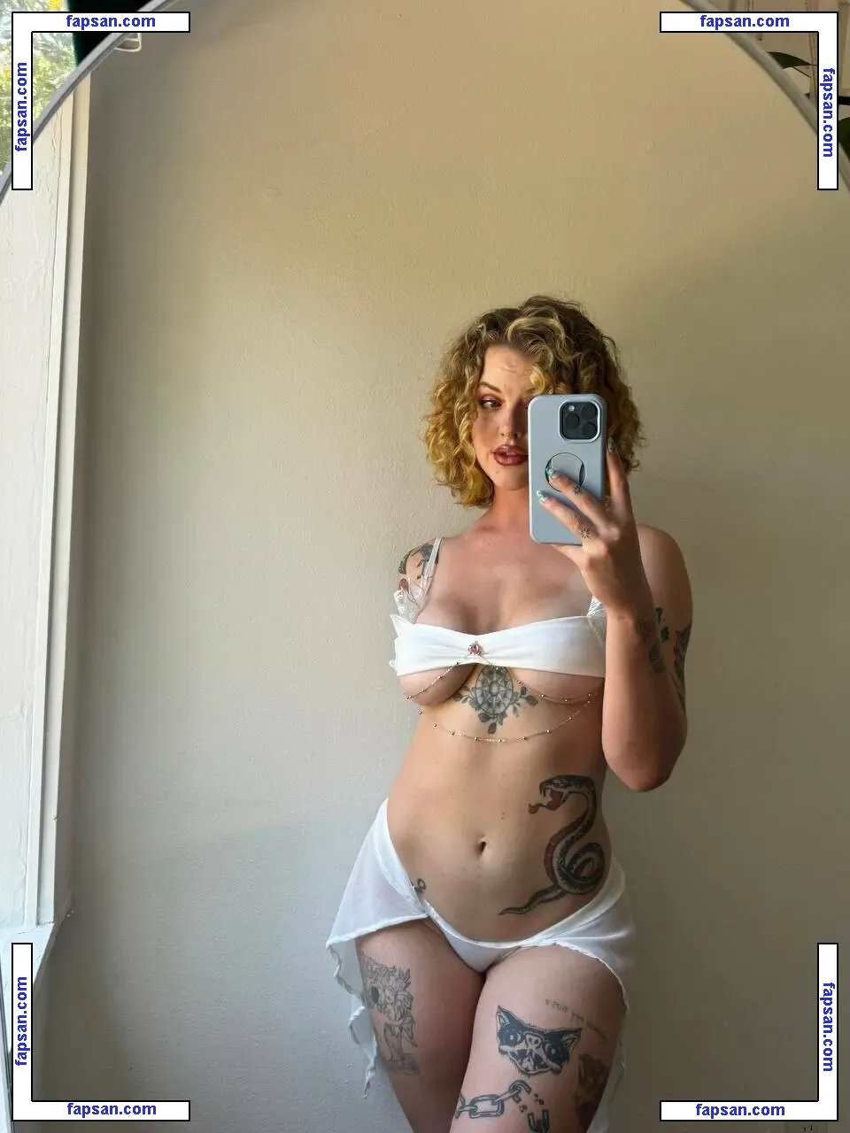 sidneysummers nude photo #0260 from OnlyFans