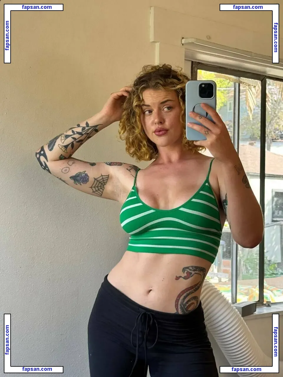 sidneysummers nude photo #0262 from OnlyFans