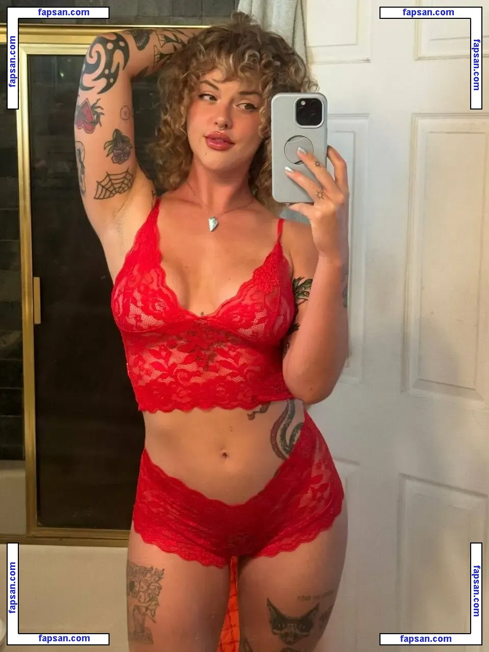 sidneysummers nude photo #0270 from OnlyFans