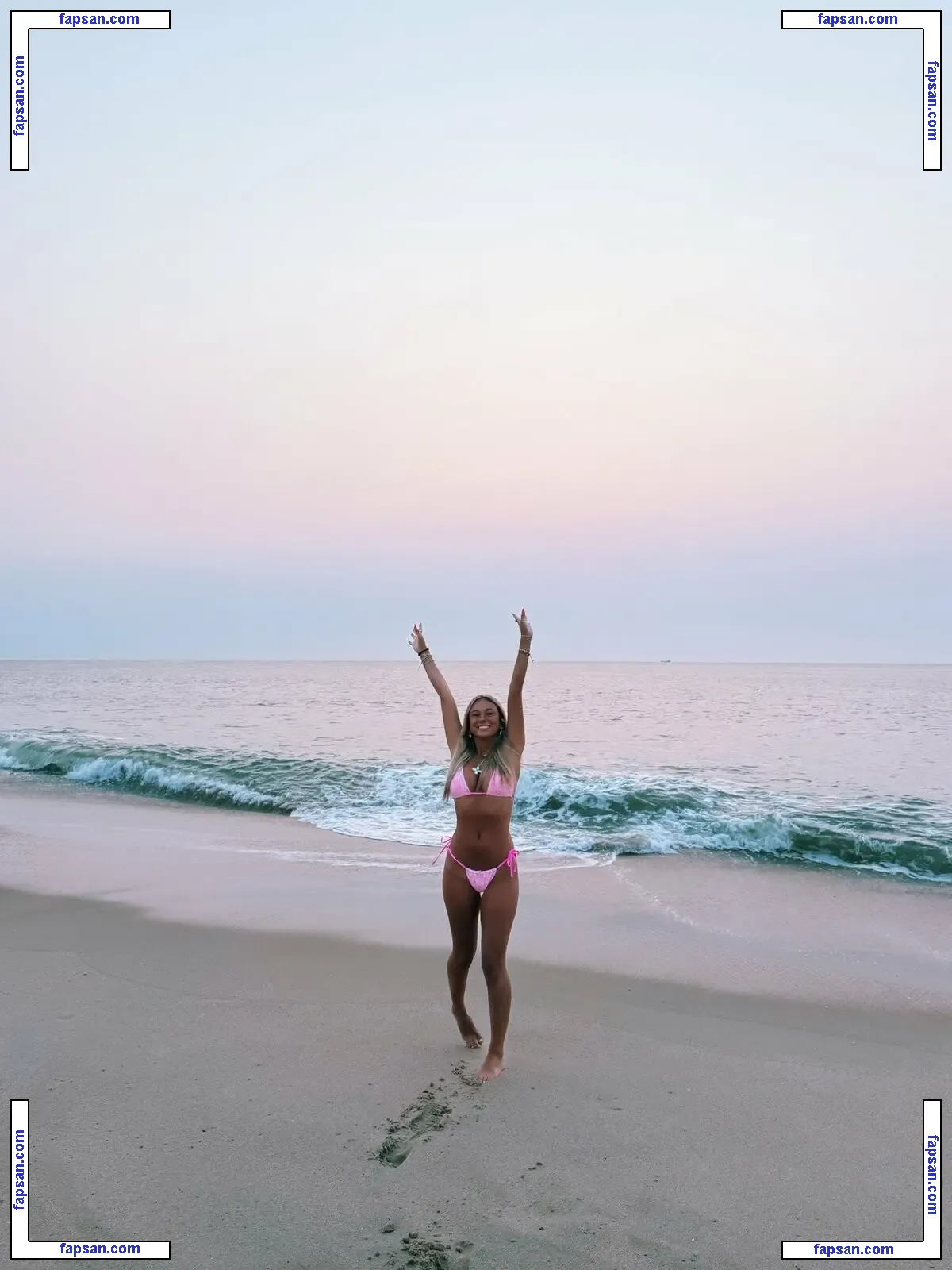 Sienna Holland nude photo #0010 from OnlyFans
