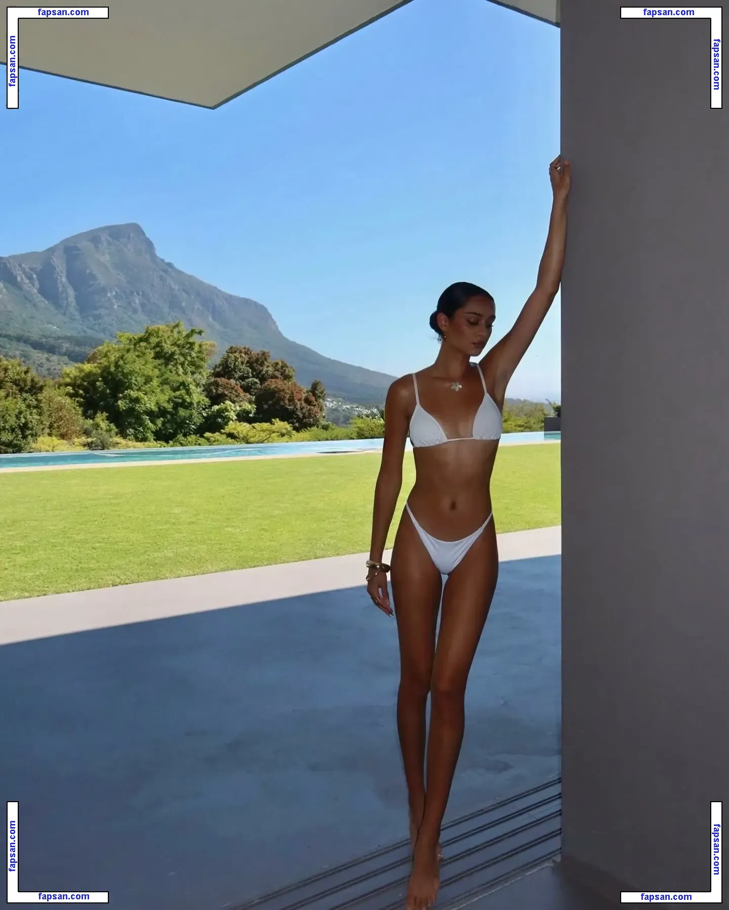 Sierra Jeh nude photo #0029 from OnlyFans