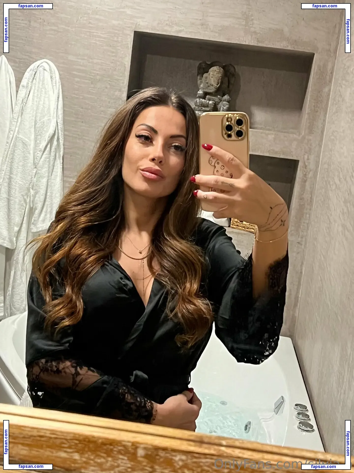 silvia.b nude photo #0009 from OnlyFans