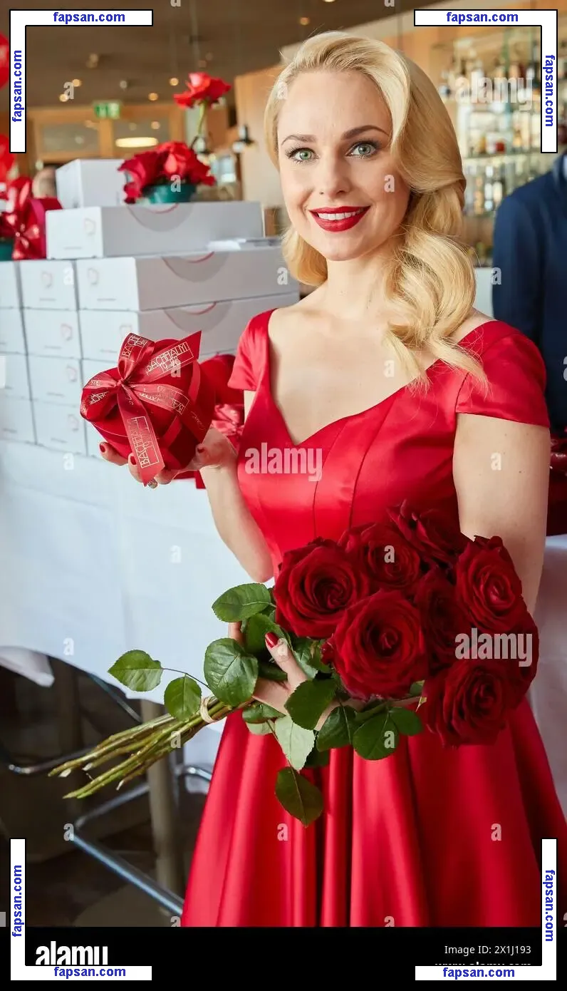 Silvia Schneider голая фото #0002 с Онлифанс