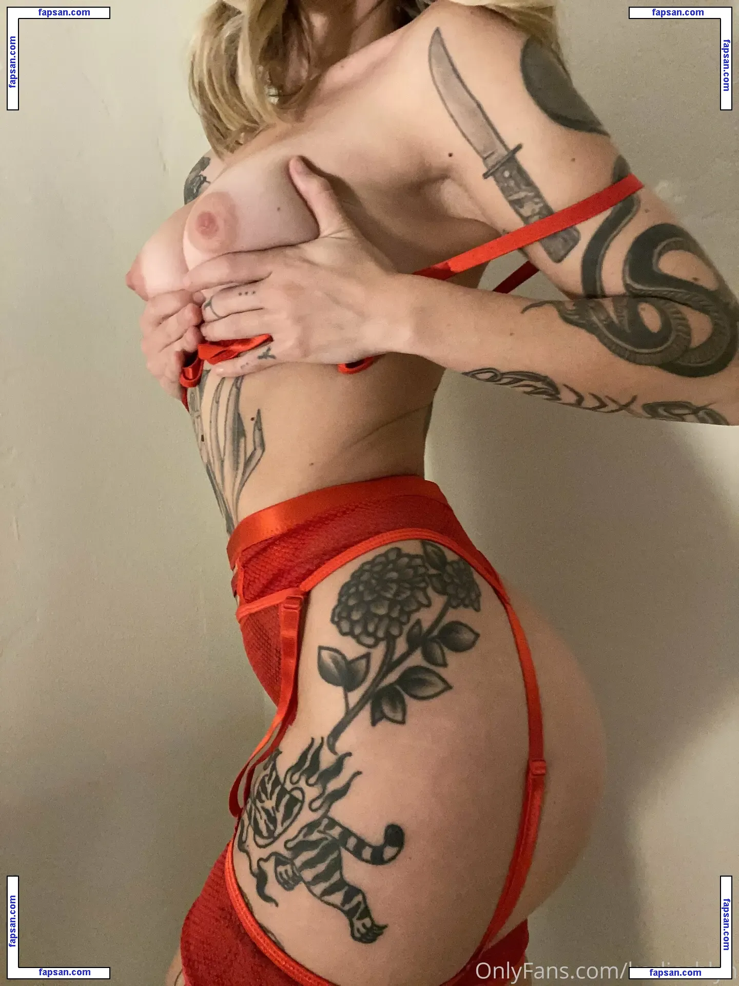 simpwhisperer nude photo #0042 from OnlyFans