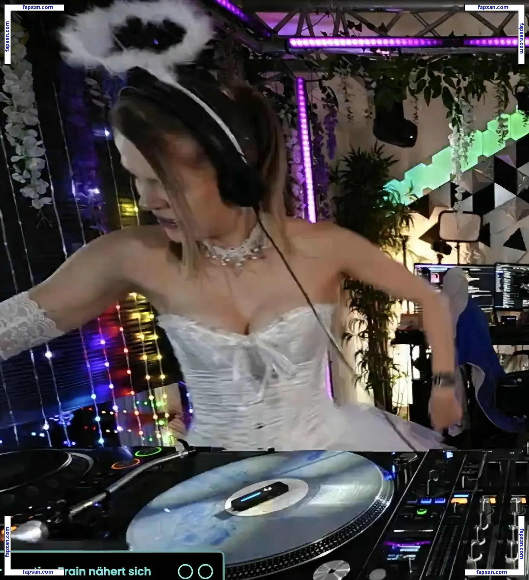 Sintica nude photo #0046 from OnlyFans