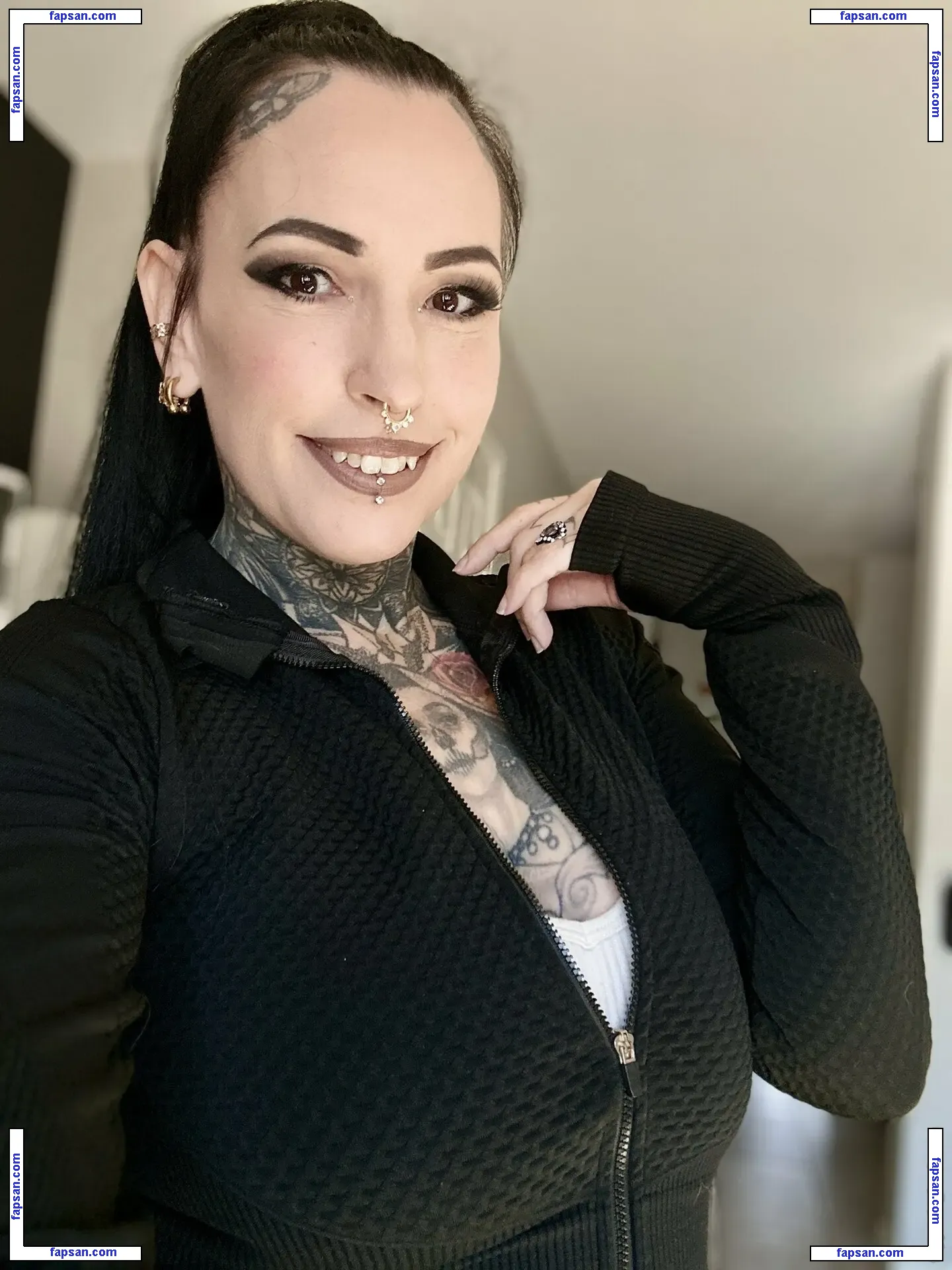 Siren SaintSin nude photo #0003 from OnlyFans