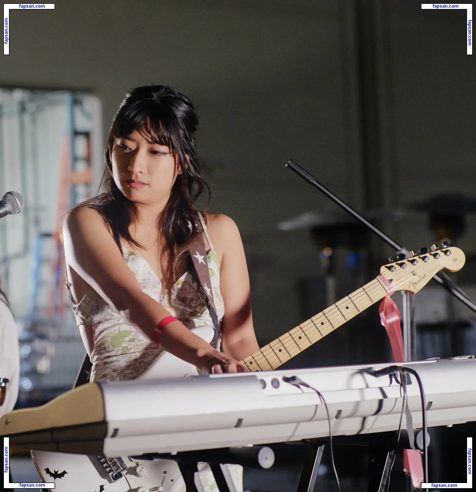 skatelyngames голая фото #0010 с Онлифанс