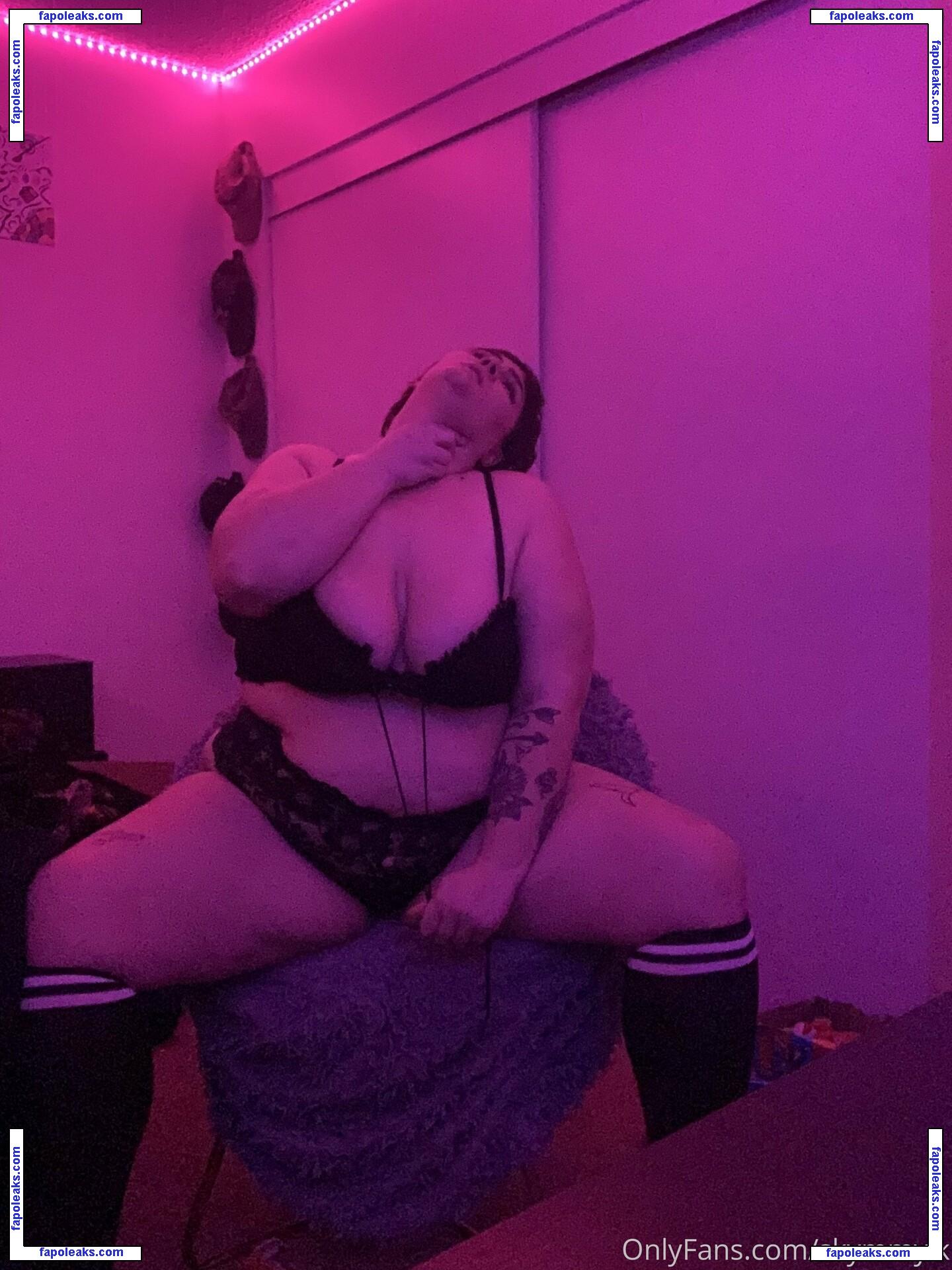 skymmylkfree / jez132219 nude photo #0017 from OnlyFans