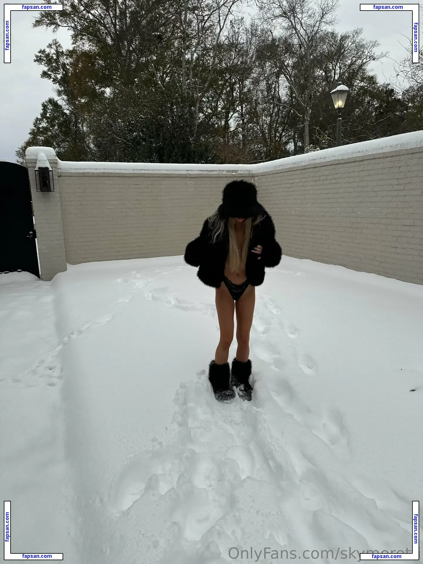 skymoretti nude photo #0018 from OnlyFans