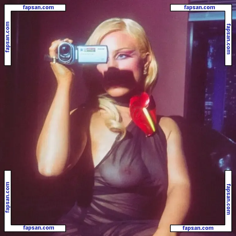 Slayyyter nude photo #0001 from OnlyFans