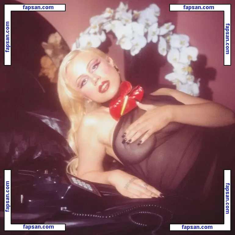 Slayyyter nude photo #0015 from OnlyFans