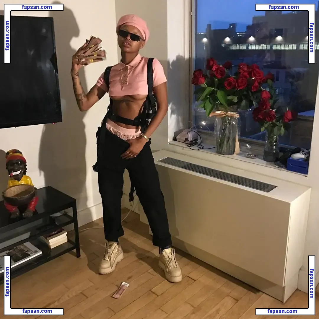 Slick Woods nude photo #0056 from OnlyFans