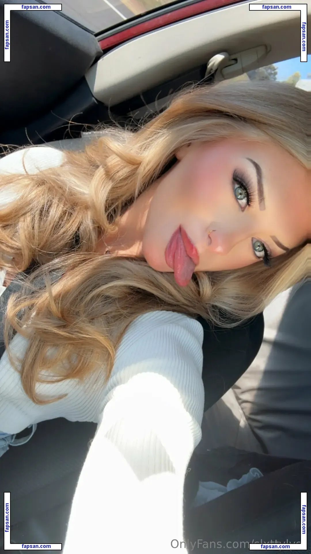 Slxttylyss nude photo #0104 from OnlyFans