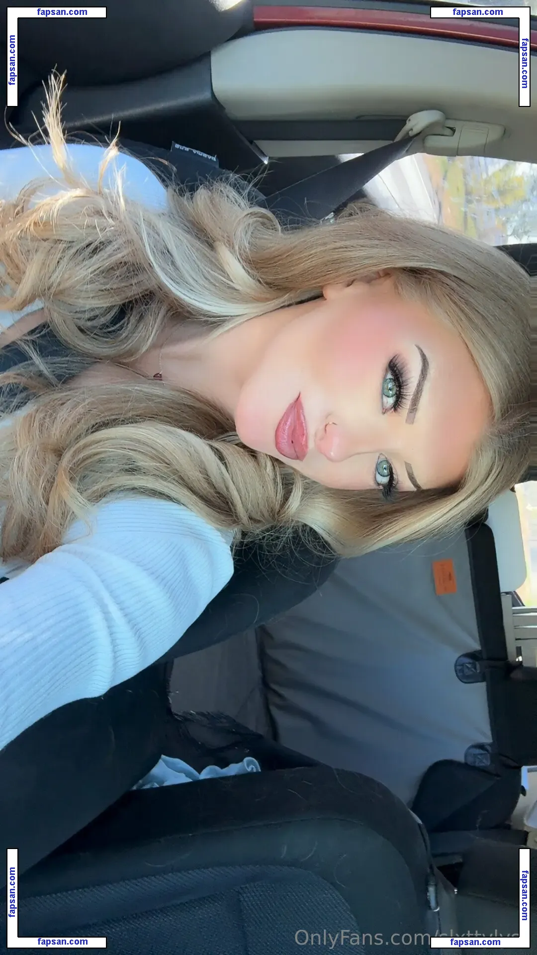 Slxttylyss nude photo #0105 from OnlyFans