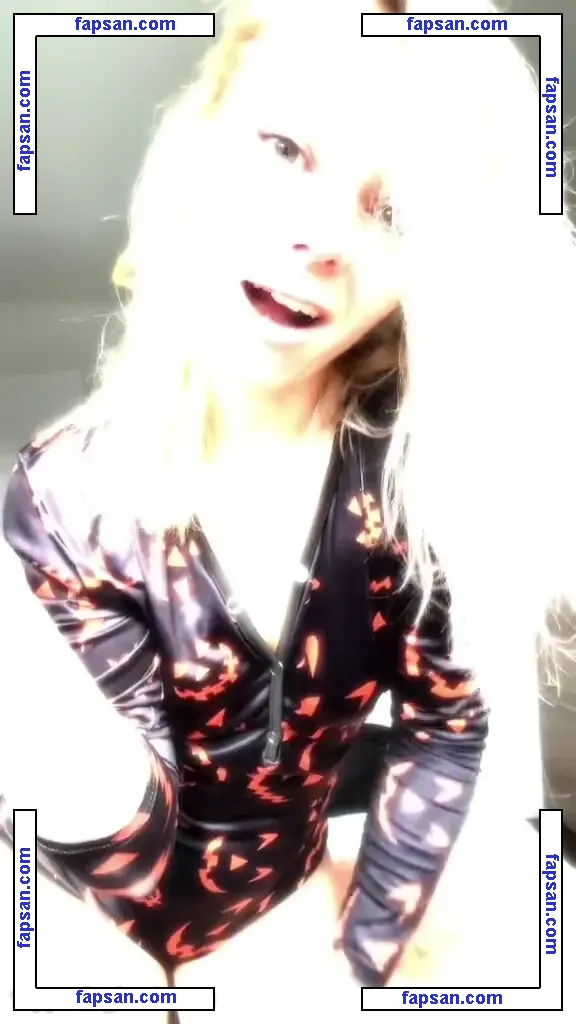 SmileyDani158 nude photo #0164 from OnlyFans