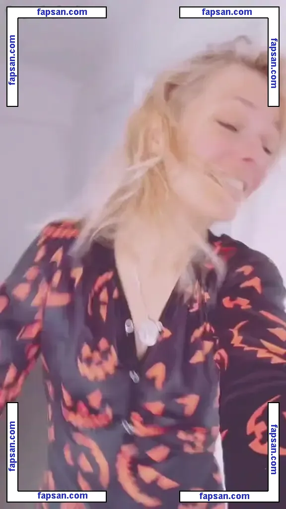 SmileyDani158 nude photo #0165 from OnlyFans